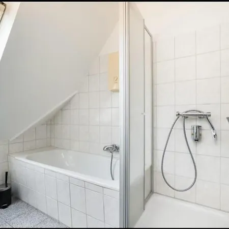 Apartment Modern Mit Schoenem Ausblick