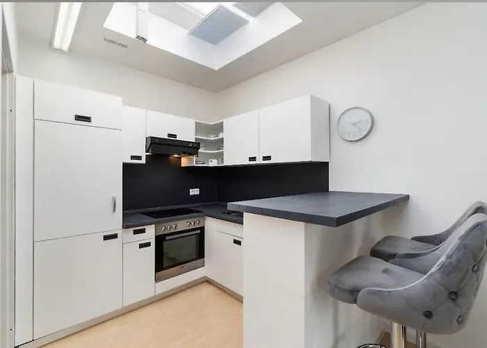 Modern Mit Schoenem Ausblick *